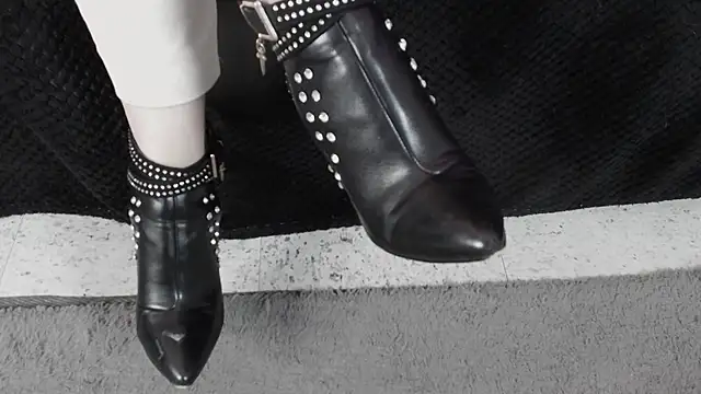  Jade 16 online show from 10/27/25, 11:47