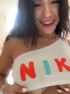 Snapshot of emma_andrew1 chatting on 09/24/25, 04:10 emma andrew1 online show from 09/24/25, 04:10