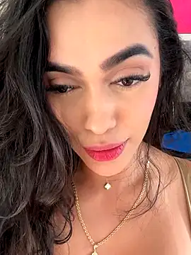 Snapshot of emma_andrew1 chatting on 10/05/25, 10:07 emma andrew1 online show from 10/05/25, 10:07