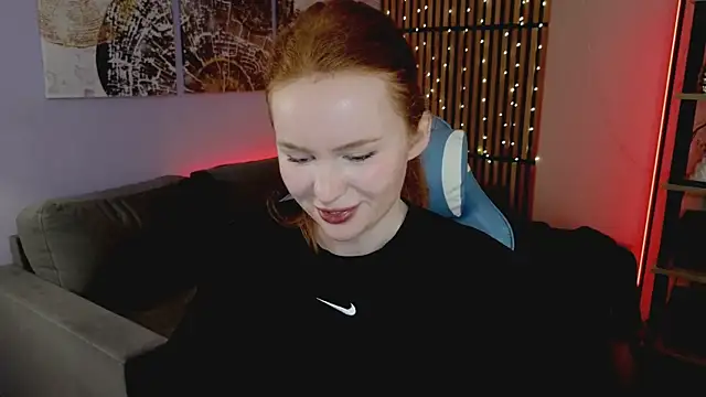 Snapshot of GingerArin chatting on 10/24/25, 10:22 GingerArin online show from 10/24/25, 10:22