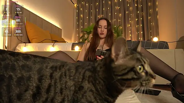 juli hox online show from 10/23/25, 07:40