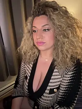 Snapshot of miamellycious chatting on 11/13/25, 05:39 miamellycious online show from 11/13/25, 05:39