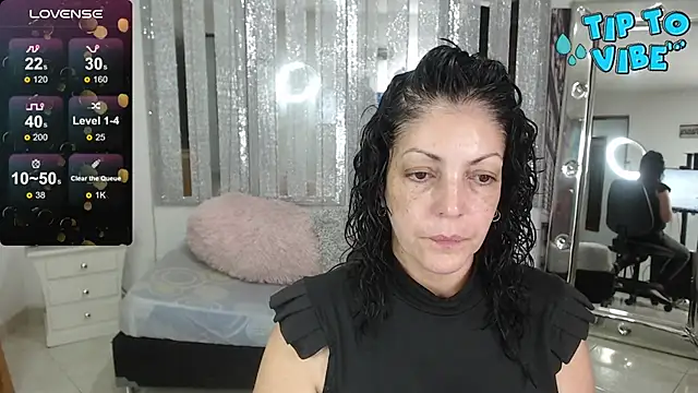 mijal queen online show from 12/12/24, 02:04