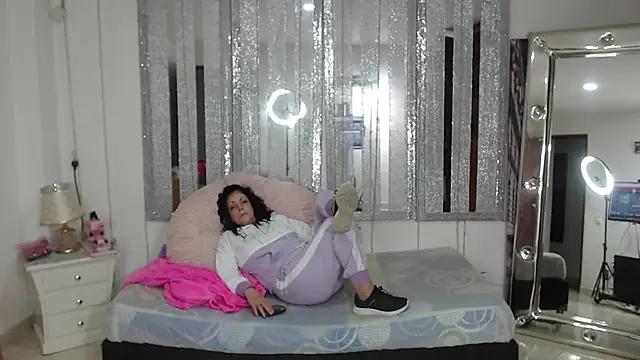 mijal queen online show from 12/17/24, 02:23