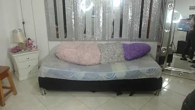 mijal queen online show from 02/14/25, 02:50