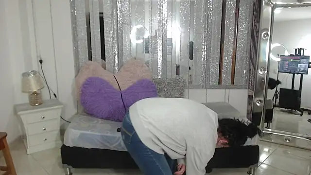 mijal queen online show from 02/15/25, 12:01