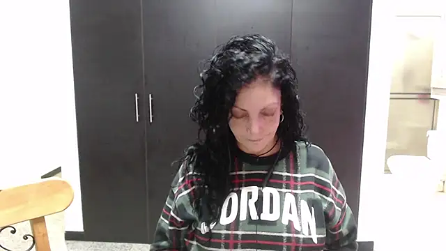 Snapshot of mijal_queen chatting on 10/17/25, 03:10 mijal queen online show from 10/17/25, 03:10