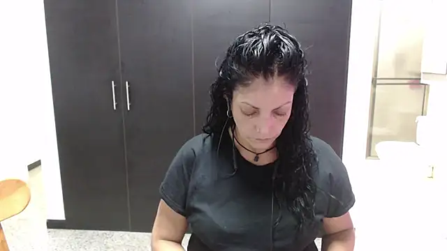 Snapshot of mijal_queen chatting on 10/22/25, 03:07 mijal queen online show from 10/22/25, 03:07