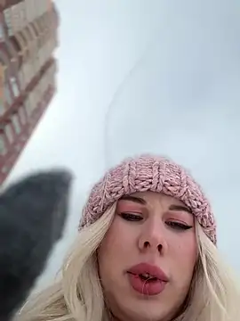 LaraHollywood online show from 01/10/25, 07:14