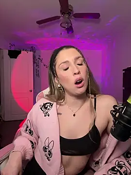 Snapshot of queenxlexy chatting on 02/14/25, 07:33 queenxlexy online show from 02/14/25, 07:33