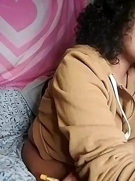 Snapshot of TasteeKitty chatting on 09/13/25, 06:57 TasteeKitty online show from 09/13/25, 06:57