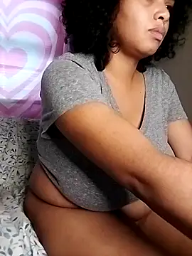 Snapshot of TasteeKitty chatting on 09/18/25, 10:01 TasteeKitty online show from 09/18/25, 10:01