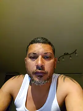 Snapshot of tropikboy chatting on 01/13/26, 02:17 tropikboy online show from 01/13/26, 02:17