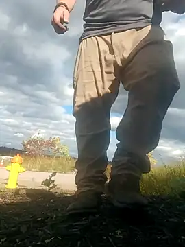 Snapshot of FUNINWV9 chatting on 10/24/25, 07:54 FUNINWV9 online show from 10/24/25, 07:54