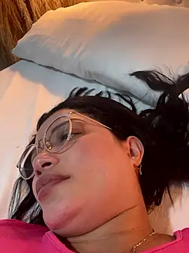 Snapshot of valerie_lya chatting on 10/24/25, 08:16 valerie lya online show from 10/24/25, 08:16