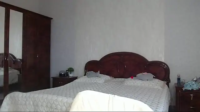 Snapshot of Batari chatting on 04/04/26, 04:11 Batari online show from 04/04/26, 04:11