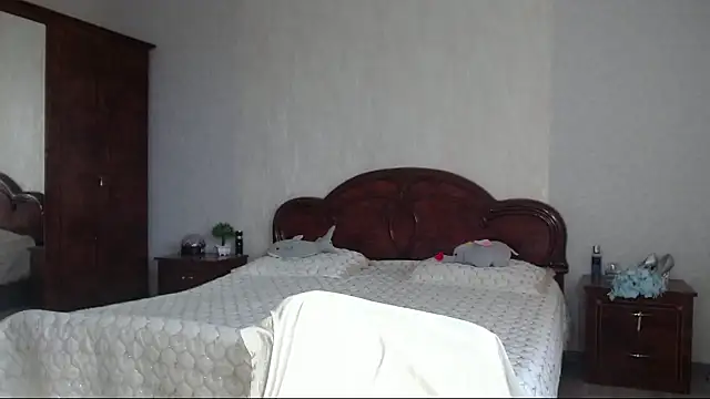 Snapshot of Batari chatting on 04/11/26, 07:45 Batari online show from 04/11/26, 07:45