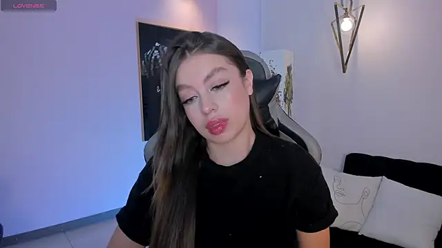 EllaClark online show from 12/09/24, 06:35