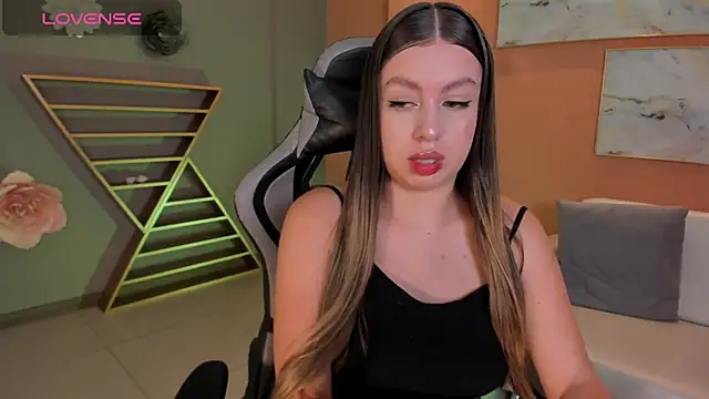 EllaClark online show from 02/07/25, 07:06