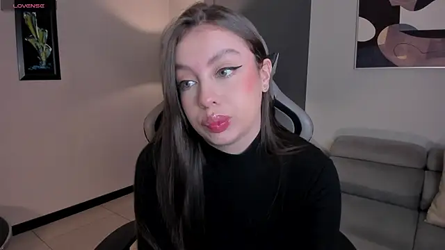 Snapshot of EllaClark chatting on 09/29/25, 06:57 EllaClark online show from 09/29/25, 06:57