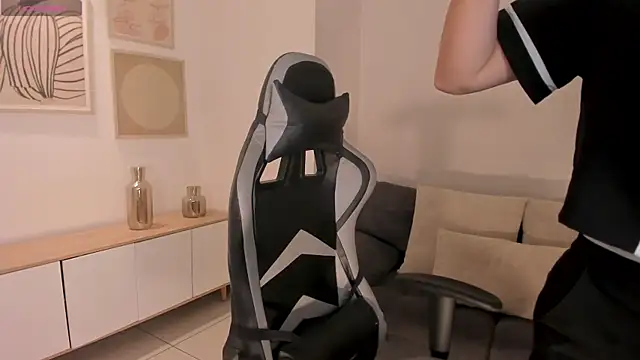 Snapshot of EllaClark chatting on 10/16/25, 05:47 EllaClark online show from 10/16/25, 05:47