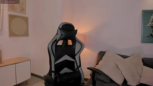 Snapshot of EllaClark chatting on 11/01/25, 06:10 EllaClark online show from 11/01/25, 06:10