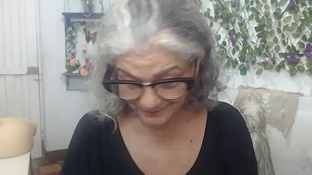 FunnyGrandma online show from 12/03/24, 11:24