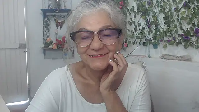 FunnyGrandma online show from 12/19/24, 04:13
