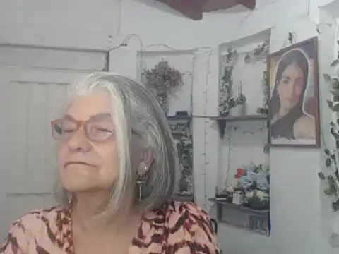 Snapshot of FunnyGrandma chatting on 09/13/25, 01:49 FunnyGrandma online show from 09/13/25, 01:49