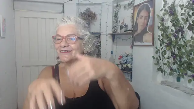 Snapshot of FunnyGrandma chatting on 10/05/25, 10:51 FunnyGrandma online show from 10/05/25, 10:51
