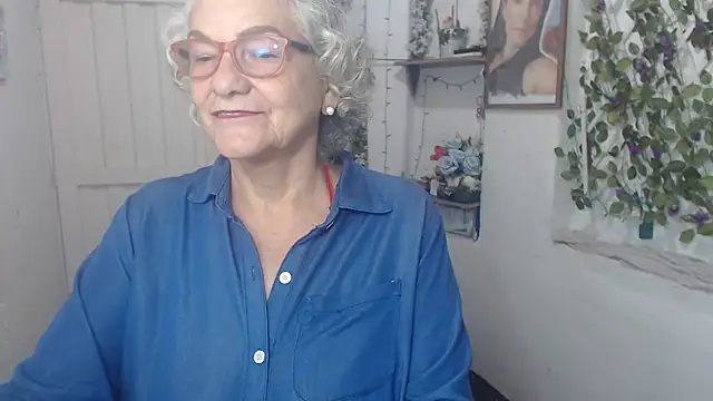 Snapshot of FunnyGrandma chatting on 10/13/25, 11:27 FunnyGrandma online show from 10/13/25, 11:27