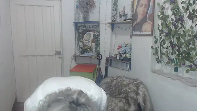 Snapshot of FunnyGrandma chatting on 10/18/25, 02:36 FunnyGrandma online show from 10/18/25, 02:36