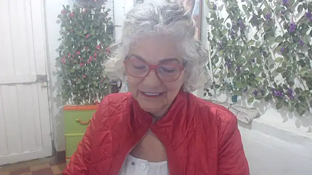 Snapshot of FunnyGrandma chatting on 11/06/25, 11:59 FunnyGrandma online show from 11/06/25, 11:59