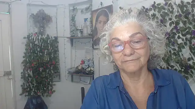 Snapshot of FunnyGrandma chatting on 11/17/25, 08:03 FunnyGrandma online show from 11/17/25, 08:03