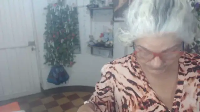 Snapshot of FunnyGrandma chatting on 11/21/25, 01:15 FunnyGrandma online show from 11/21/25, 01:15