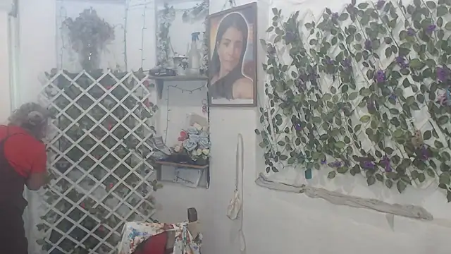 Snapshot of FunnyGrandma chatting on 11/23/25, 03:39 FunnyGrandma online show from 11/23/25, 03:39