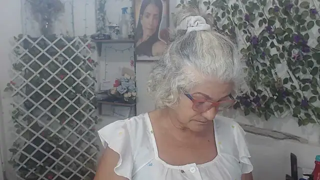 Snapshot of FunnyGrandma chatting on 11/24/25, 10:31 FunnyGrandma online show from 11/24/25, 10:31