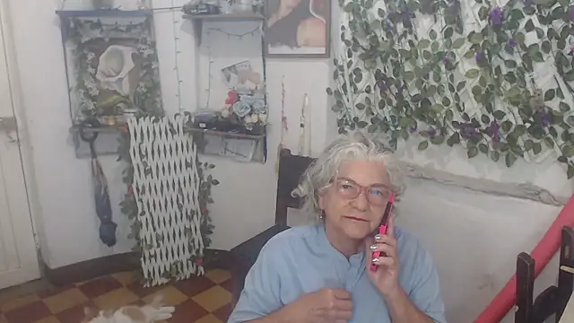 Snapshot of FunnyGrandma chatting on 11/28/25, 12:35 FunnyGrandma online show from 11/28/25, 12:35