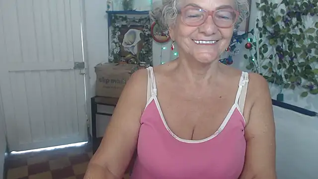 Snapshot of FunnyGrandma chatting on 12/13/25, 07:53 FunnyGrandma online show from 12/13/25, 07:53