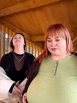 Snapshot of Model9798 chatting on 11/25/25, 10:04 Model9798 online show from 11/25/25, 10:04