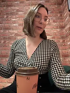 Snapshot of The_Snowwhitee chatting on 10/02/25, 07:37 The Snowwhitee online show from 10/02/25, 07:37