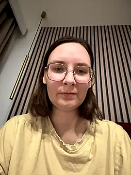 Snapshot of The_Snowwhitee chatting on 11/12/25, 09:03 The Snowwhitee online show from 11/12/25, 09:03