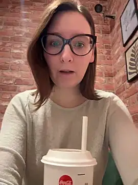 Snapshot of The_Snowwhitee chatting on 12/14/25, 09:14 The Snowwhitee online show from 12/14/25, 09:14