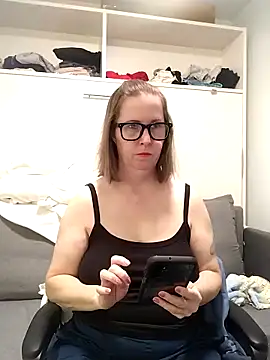 SweetandNaughty1 online show from 06/11/26, 09:46