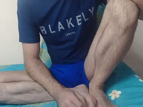 Snapshot of yvesstorm1 chatting on 11/18/25, 06:12 yvesstorm1 online show from 11/18/25, 06:12