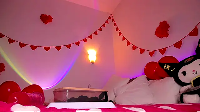 Snapshot of LizaLoveness chatting on 02/15/25, 04:14 LizaLoveness online show from 02/15/25, 04:14