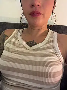 EmmyEvans1 online show from 05/28/26, 07:33