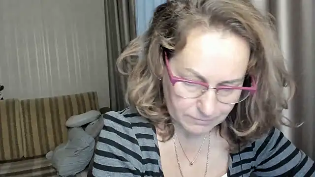 lauraoven online show from 12/20/24, 07:44