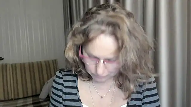 lauraoven online show from 12/22/24, 03:33