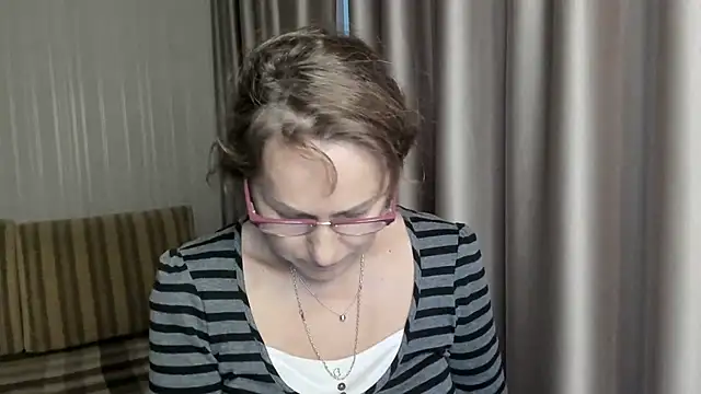 lauraoven online show from 12/23/24, 11:25